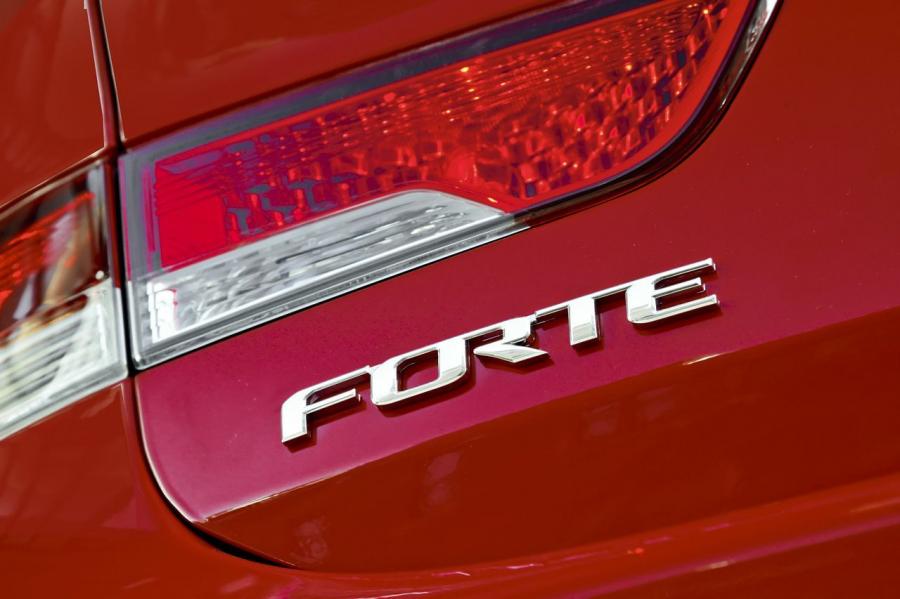  Kia Forte Koup 2009 года  (фото 57 из 169)